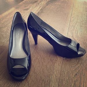 Bandolino black patent peep toe pumps
